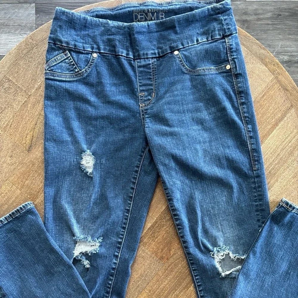 Rock & Republic Pull On Jeans Women 10M Blue Fever Slimming Straight